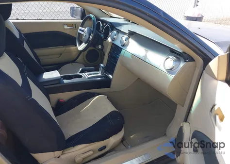 2008 Ford Mustang V6 Deluxe/V6 Premium z USA, uszkodzony, nr VIN 1ZVHT80NX85164937